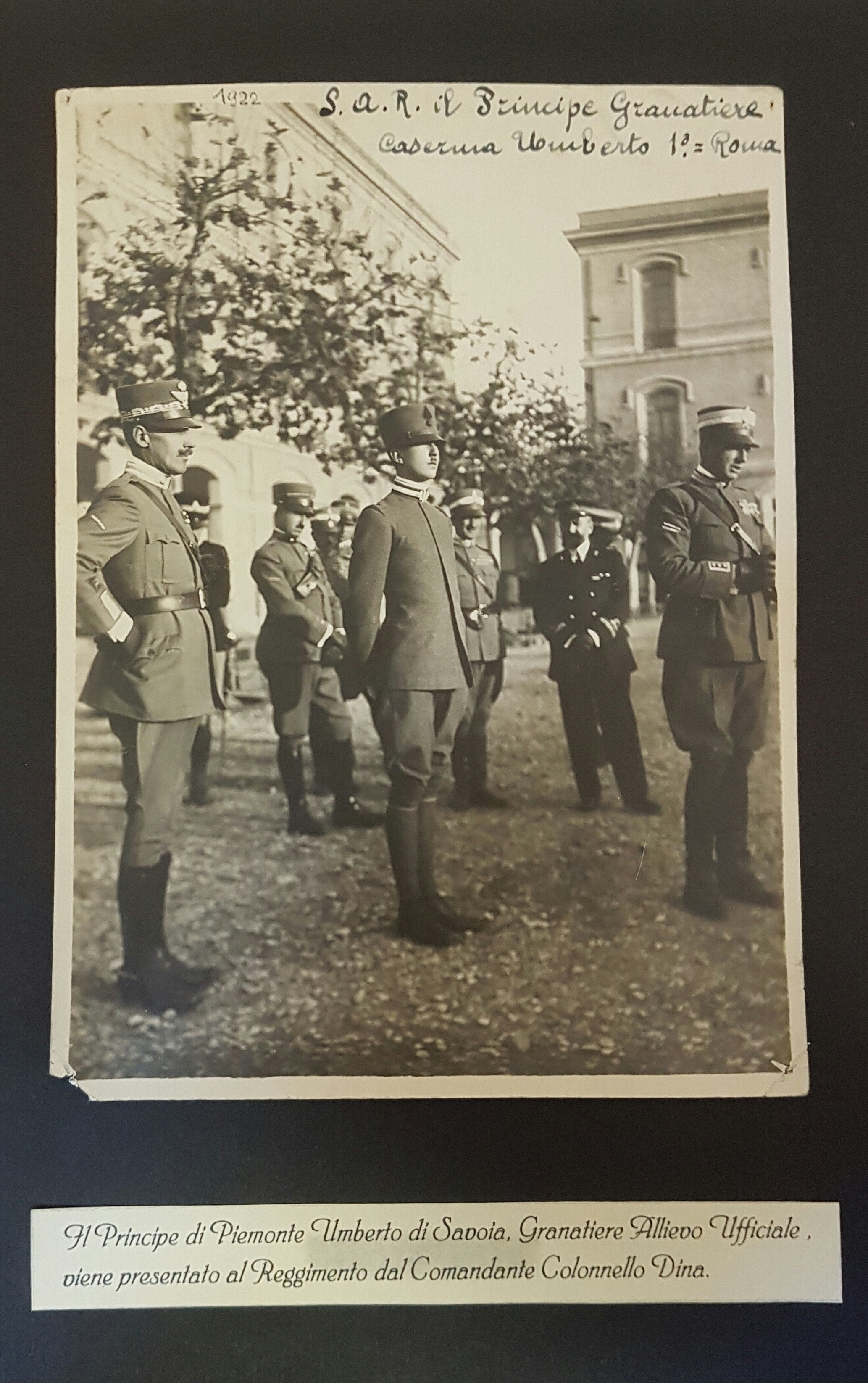 Il Principe di Piemonte Umberto di Savoia, allievo ufficiale, viene presentato al reggimento