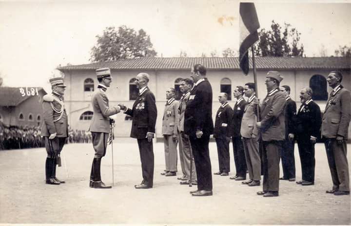 Col. Rocca presenta al Principe Umberto i granatieri toscani -Firenze 28 maggio 1931