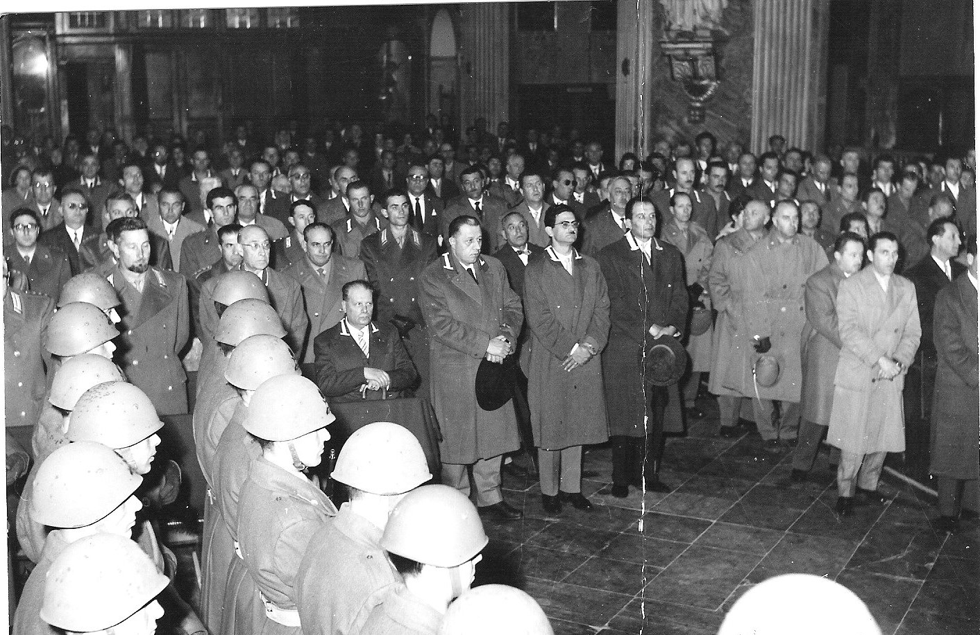 1959 - Cerimonia interno Duomo di Cuneo alla presenza dei genitori
