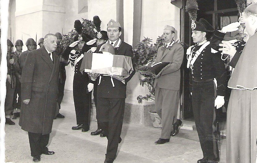 1959 – Trasferimento al Duomo di Cuneo delle spoglie del S.Ten. M.A.V.M portate dal suo Sottufficiale di compagnia in Albania -Serg. Magg. f. (G.) Giuseppe GARASSINO- 