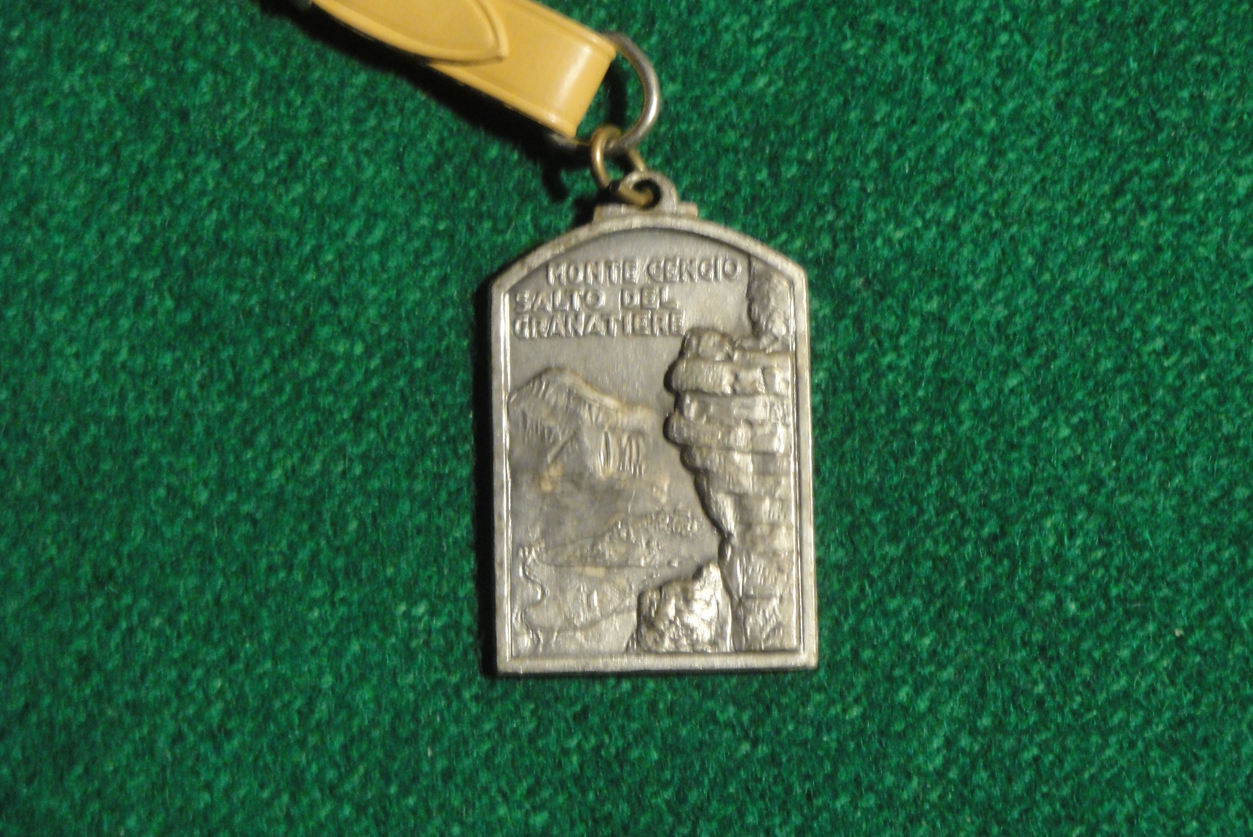 Medaglia (fronte) del sesto raduno dei Granatieri di Sardegna 13-14 giu. 1953 - Monte Cengio