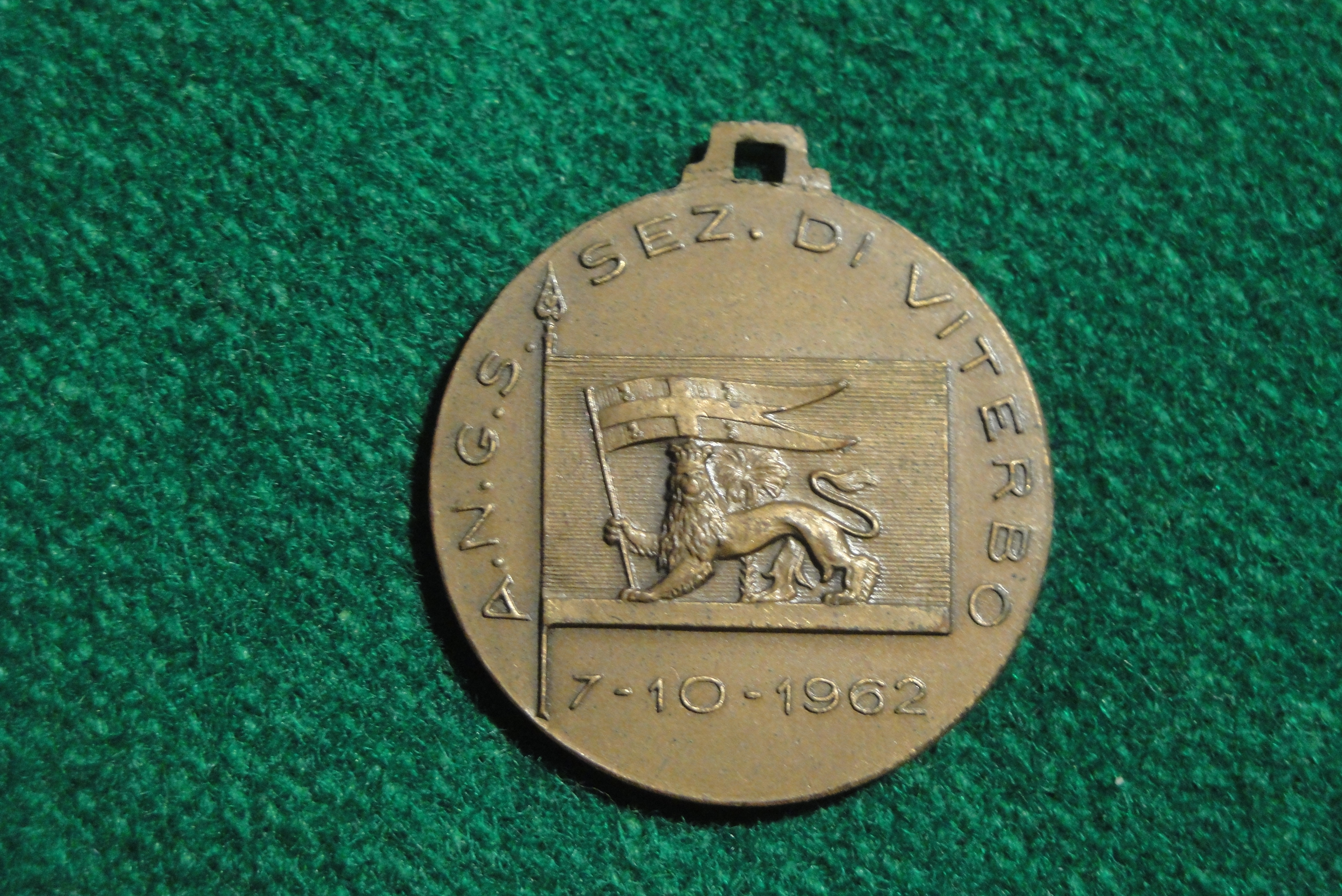 Medaglia (retro) del dodicesimo raduno dei Granatieri di Sardegna 6-7 ott. 1962- Viterbo