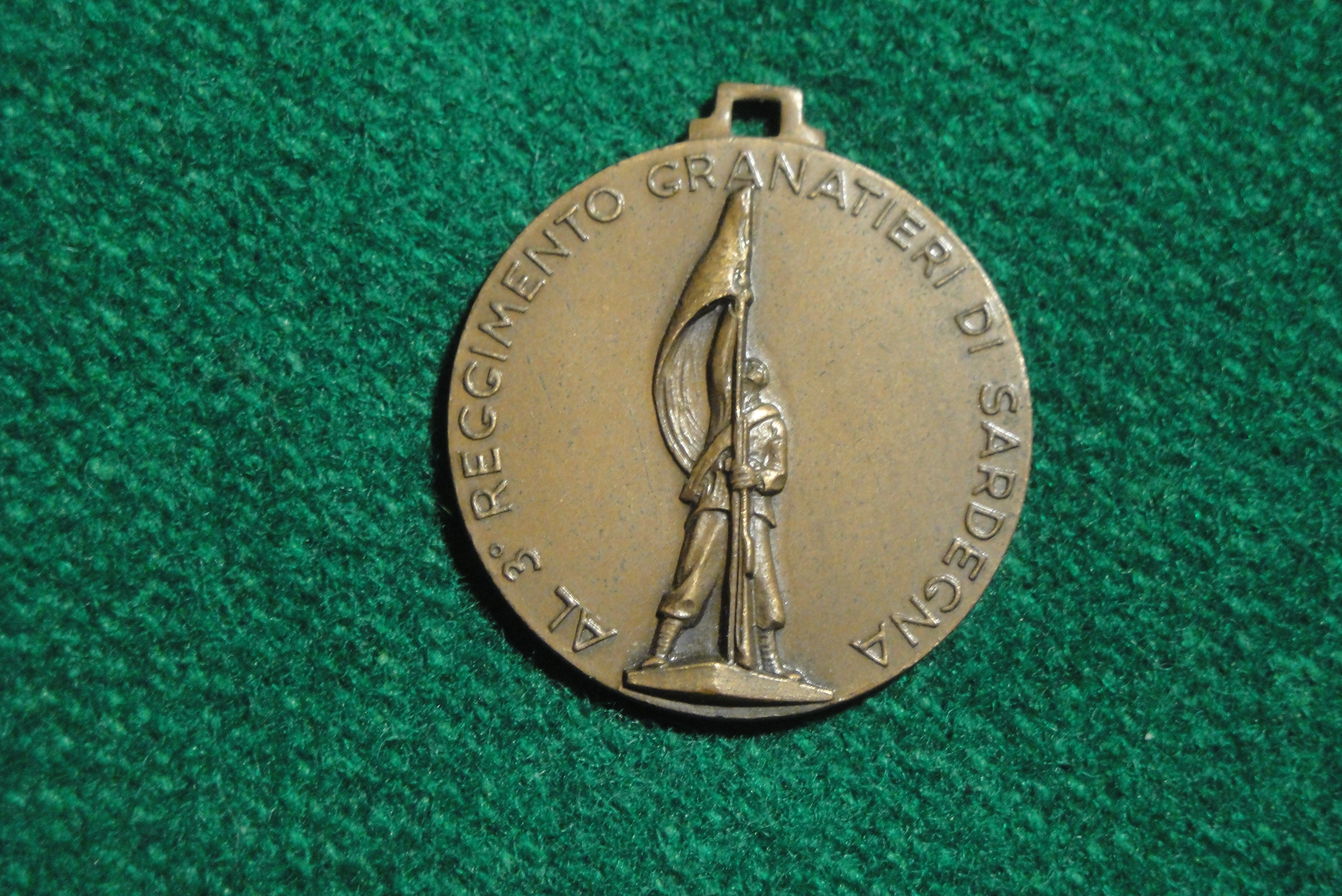 Medaglia (fronte) del dodicesimo raduno dei Granatieri di Sardegna 6-7 ott. 1962- Viterbo