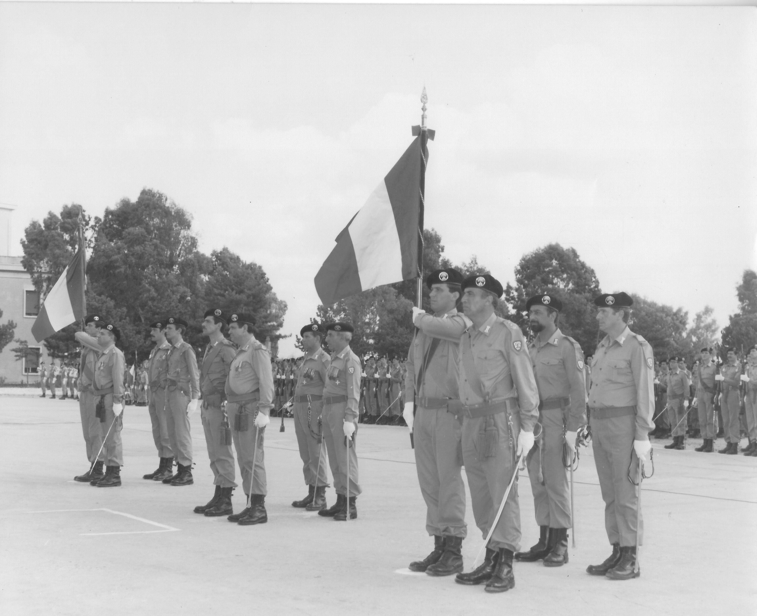  Bandiera di Guerra del 1 ° e 2° Reggimento Granatieri di Sardegna nel rientro nei ranghi 