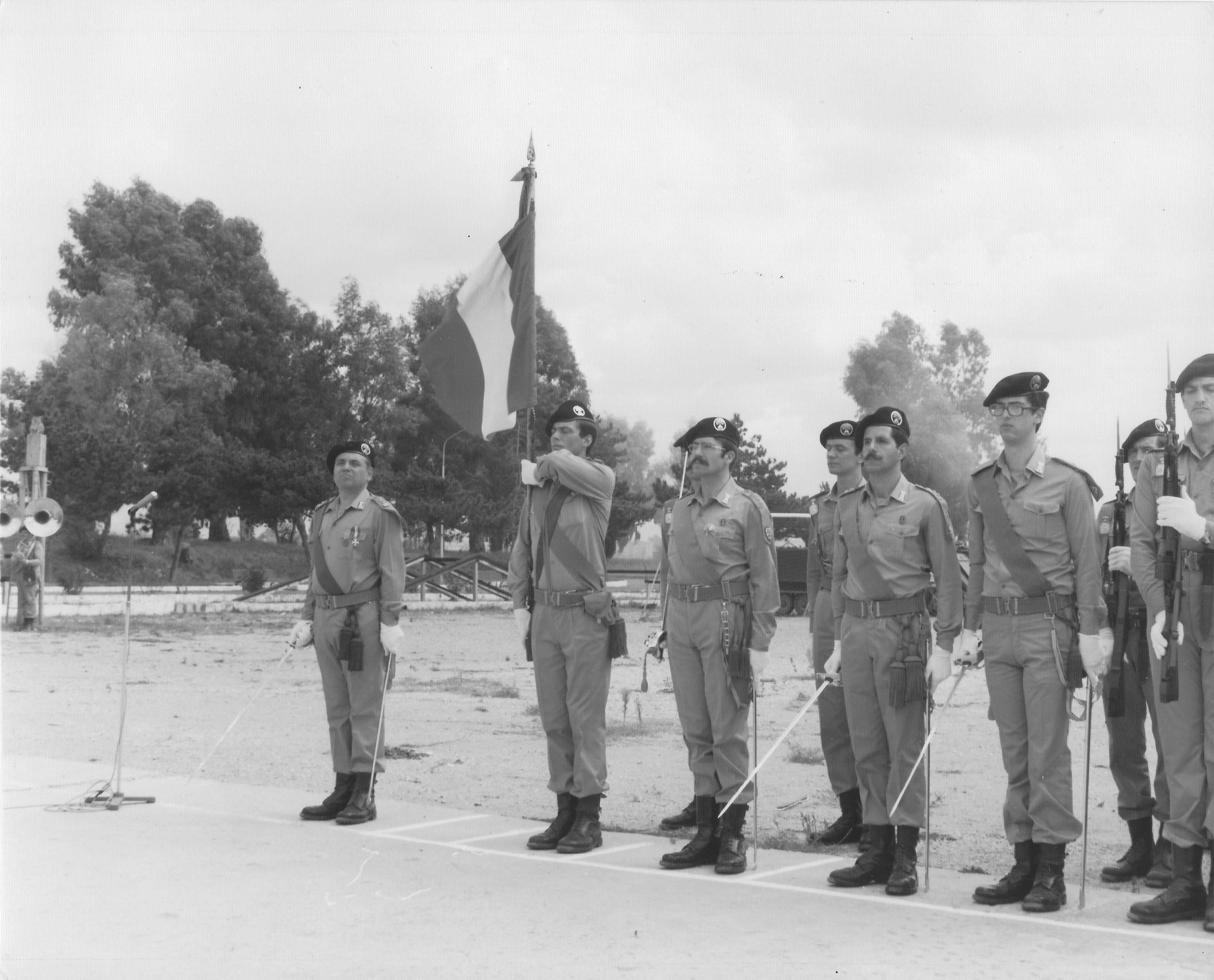  Bandiera di Guerra del 1 ° Reggimento Granatieri di Sardegna inquadrata nel 1° Battaglione Granatieri mec. Assietta. 