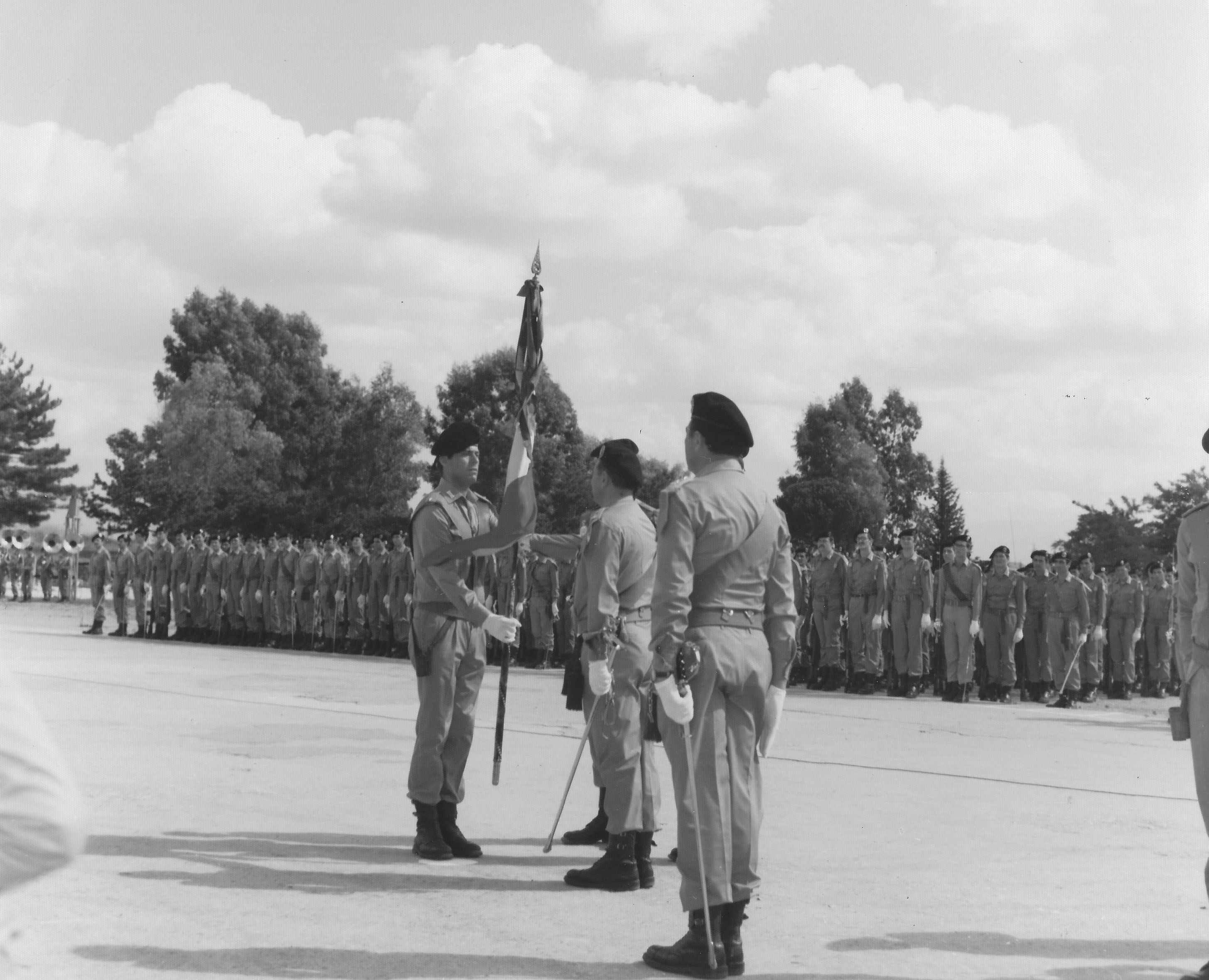  Consegna della Bandiera di Guerra del 1° Reggimento Granatieri all’ Alfiere S.Ten. f. (G.) RNU Giovanni GARASSINO 